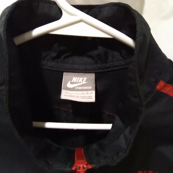 Nike Men's Jacket/ Coat Pullover Windbreaker Color Black/Red Size Large - Picture 2 of 5